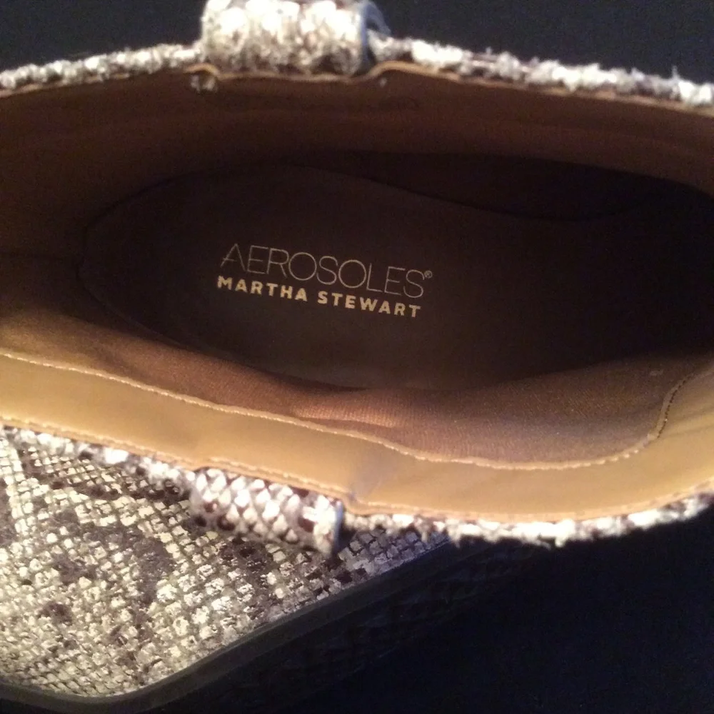AEROSOLES nwot martha